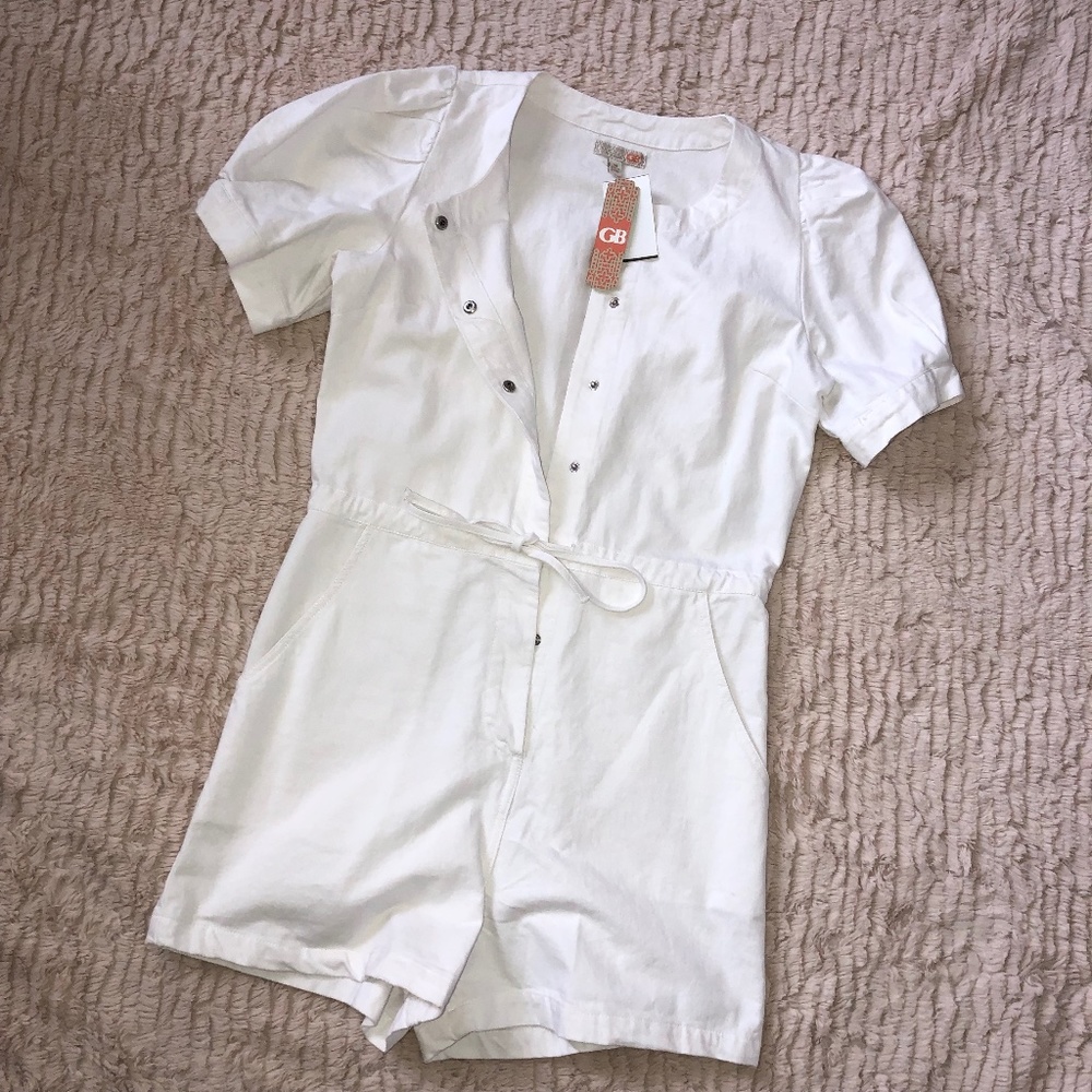 NWT Gianni Bini White button up shorts romper